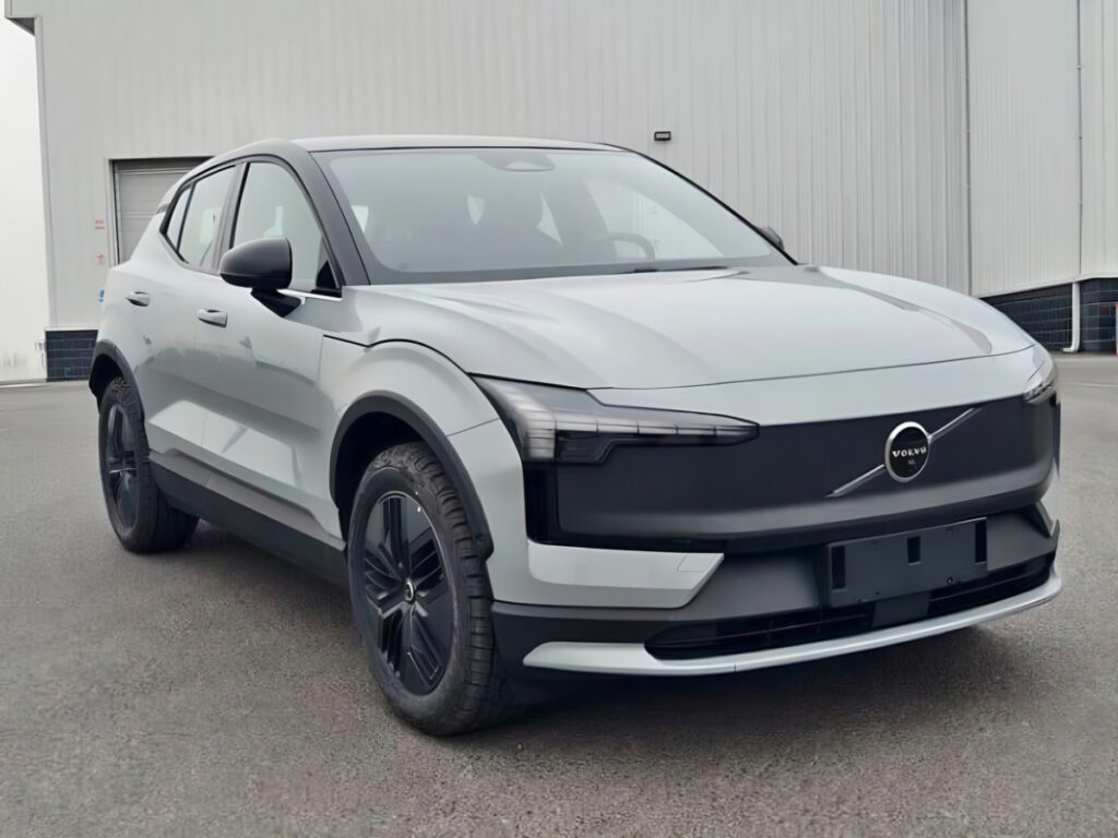 "우리가 알던 볼보가 맞나?"…불티나게 팔리더니 '新모델' 떴다, 또 한국인 겨냥? 2 EX30 Cross Country China Unveiled (2)