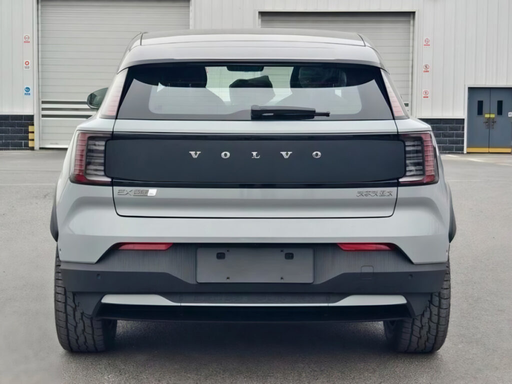 "우리가 알던 볼보가 맞나?"…불티나게 팔리더니 '新모델' 떴다, 또 한국인 겨냥? 4 EX30 Cross Country China Unveiled (4)