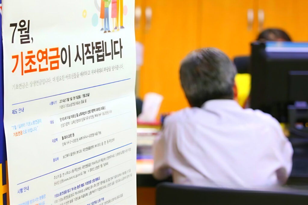 "일할 수 있는데 퇴직이라니" 고령층 '술렁'…'초유의 상황' 우려 확산 6 Extend retirement age for seniors (6)