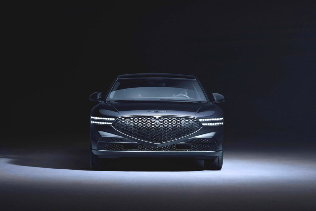 롤스로이스 타던 아빠들도 '시선집중'…제네시스 신차, 이게 대체 무슨일? 2 G90 Longwheel Base Black launched (2)