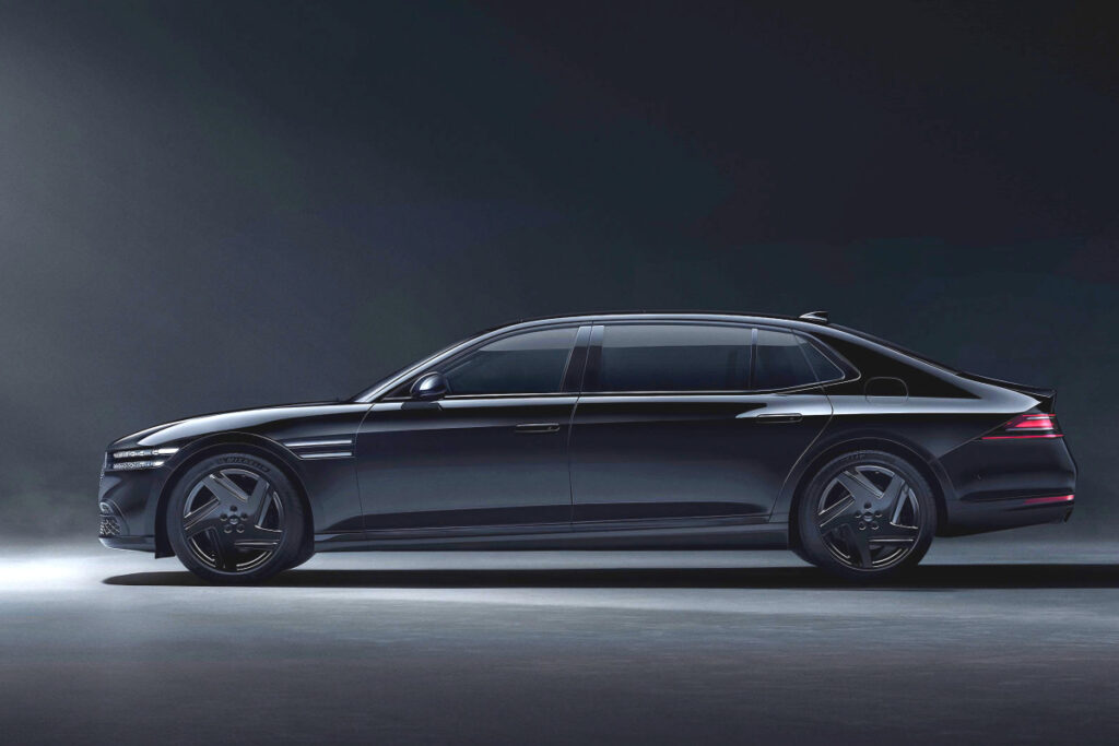 롤스로이스 타던 아빠들도 '시선집중'…제네시스 신차, 이게 대체 무슨일? 3 G90 Longwheel Base Black launched (3)