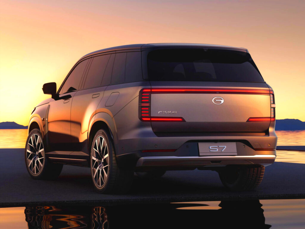 "4천만원 대인데 싼타페보다 크다"...무려 1150km 달리는 SUV 정체 8 GAC Trumpchi S7 launched (8)