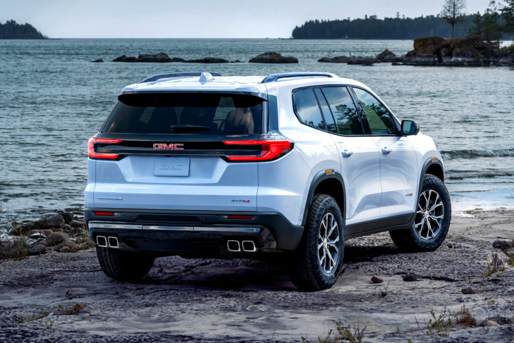 "팰리세이드 사려다 멈칫"… 디자인까지 압도한 신차 등장에 아빠들 '맙소사' 3 GMC 대형 SUV 아카디아
