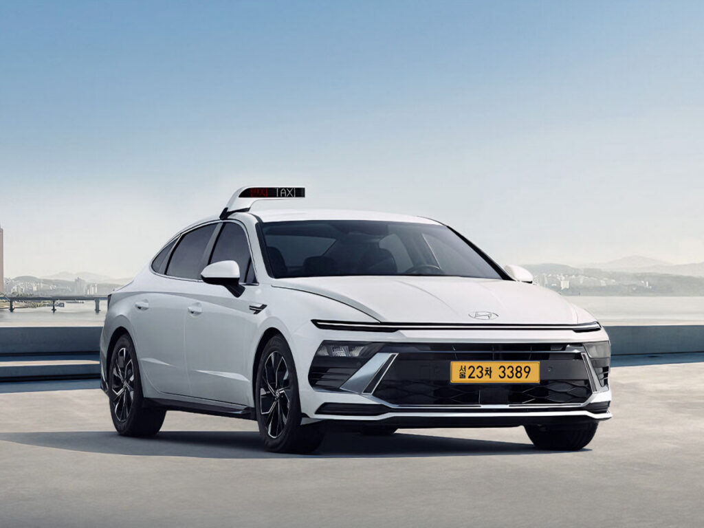 "대체 얼마나 좋길래?"…대폭 바뀐 중형 세단, 2천만 원대 가격까지 '완벽' 2 Hyundai launches 2025 Sonata Taxi (2)