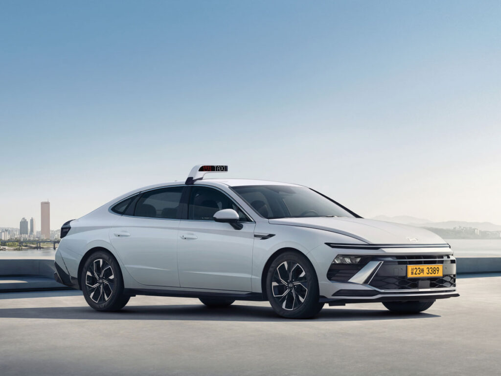 "대체 얼마나 좋길래?"…대폭 바뀐 중형 세단, 2천만 원대 가격까지 '완벽' 4 Hyundai launches 2025 Sonata Taxi (4)