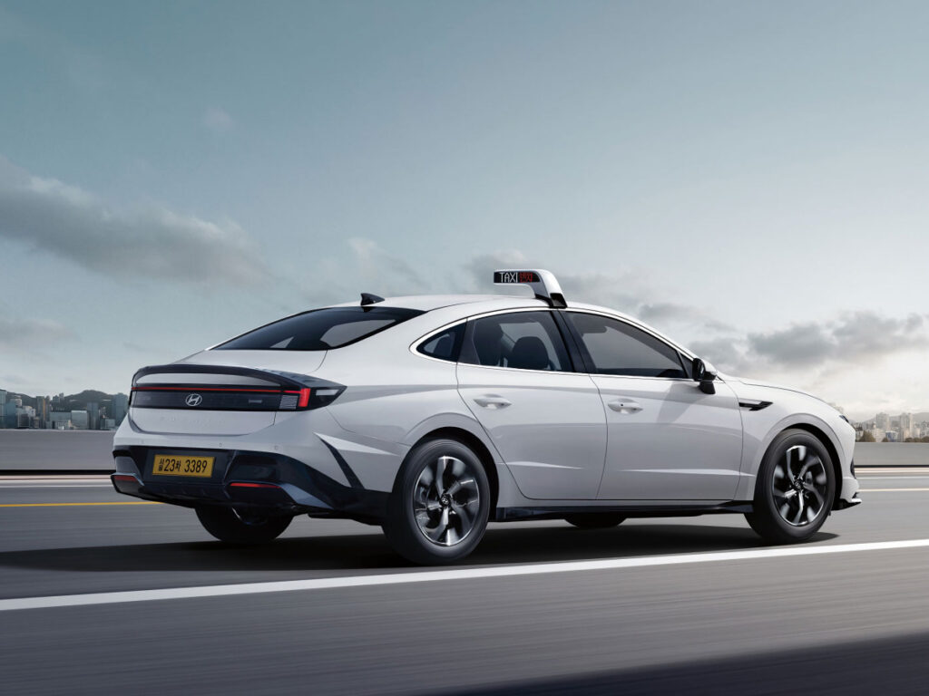 "대체 얼마나 좋길래?"…대폭 바뀐 중형 세단, 2천만 원대 가격까지 '완벽' 6 Hyundai launches 2025 Sonata Taxi (6)
