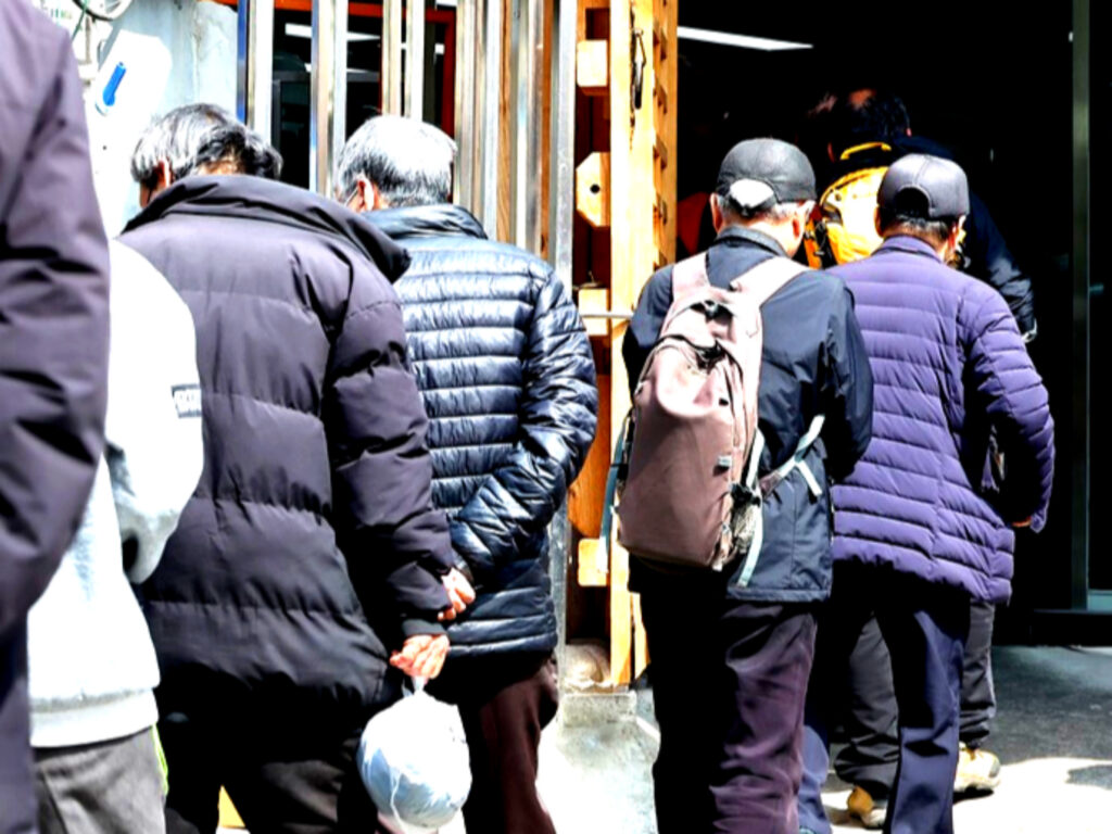 "이럴려고 평생 일했나"…은퇴 후 덮친 현실에 5060 ‘한숨만 푹’, 대체 왜? 1 생계형 파산 상승