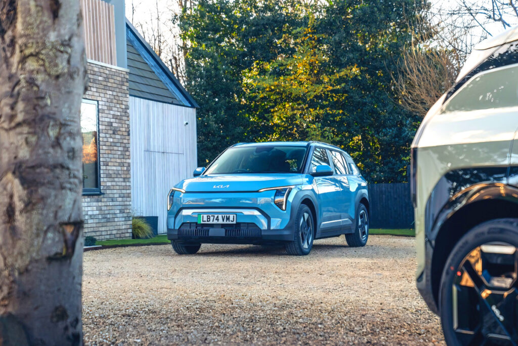 가격 동결 좋아했는데 "이건 선 넘었다"…기아가 '이럴 줄은' 4 Kia 2025 EV Option Controversy (4)