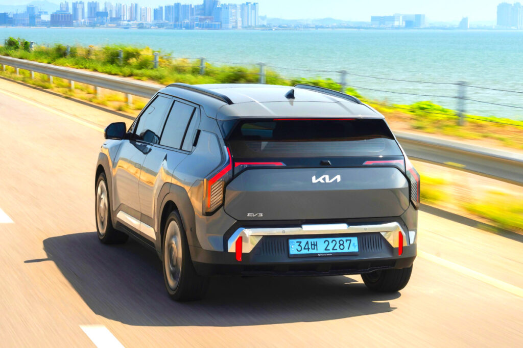 가격 동결 좋아했는데 "이건 선 넘었다"…기아가 '이럴 줄은' 7 Kia 2025 EV Option Controversy (7)