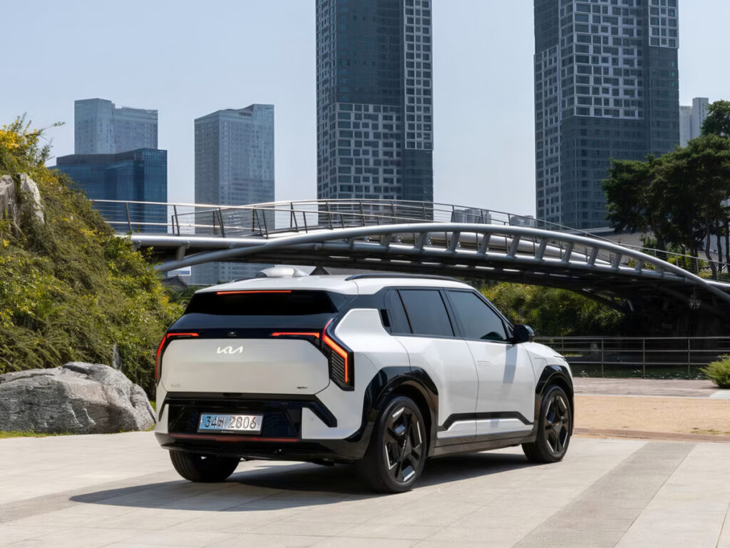 세계적 인정 받은 한국차 "테슬라도 현대차도 제쳤다"…판매량 1위, 이젠 이게 대세? 10 Kia EV3 Domestic Sales Ranking (10)