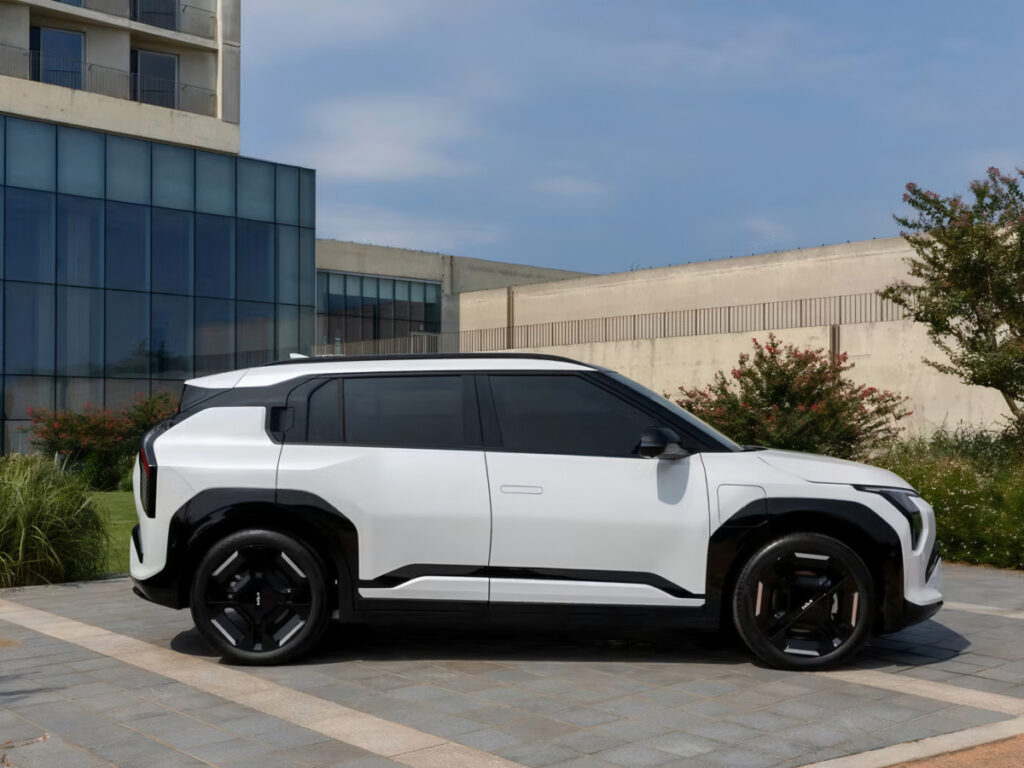 세계적 인정 받은 한국차 "테슬라도 현대차도 제쳤다"…판매량 1위, 이젠 이게 대세? 5 Kia EV3 Domestic Sales Ranking (5)