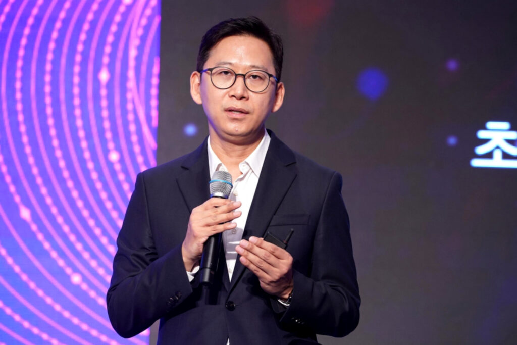"중국마저 뒤집혔다"…‘기술 한 방’으로 업계 뒤흔든 LG, 신호탄 될까? 3 LG AI 무료 공개