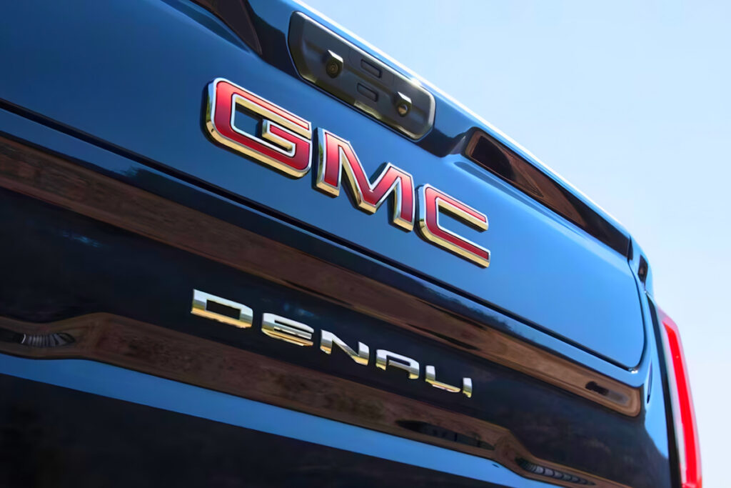 타스만? 무쏘 EV? "어림도 없다"…아빠들 환장하는 신형 픽업, 대체 뭐길래? 4 Launch of the 2025 GMC Sierra Denali (4)