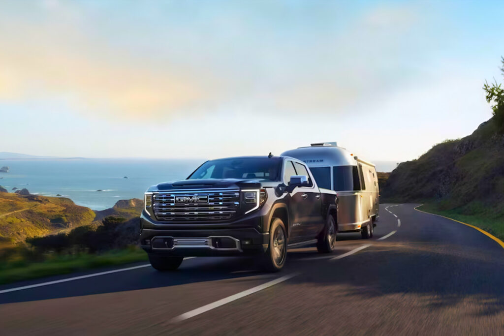 타스만? 무쏘 EV? "어림도 없다"…아빠들 환장하는 신형 픽업, 대체 뭐길래? 8 Launch of the 2025 GMC Sierra Denali (8)