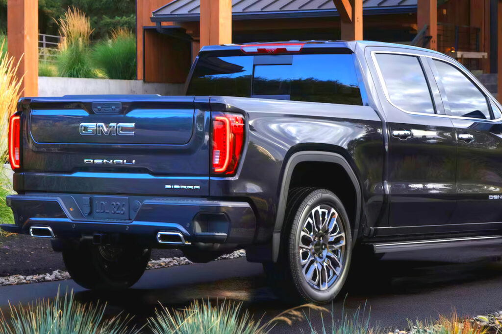 타스만? 무쏘 EV? "어림도 없다"…아빠들 환장하는 신형 픽업, 대체 뭐길래? 9 Launch of the 2025 GMC Sierra Denali (9)