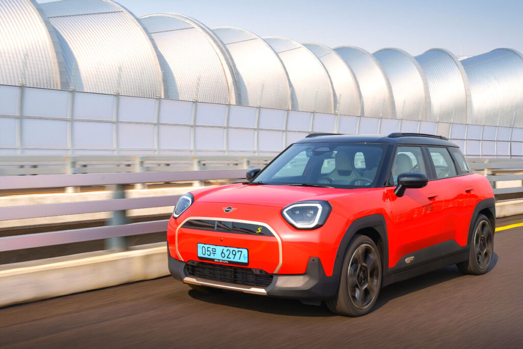 작은 차라고 무시? "큰코다쳐요"…국내 출몰한 여성들의 드림카, 뭐길래? 3 Launch of three mini electric cars (3)