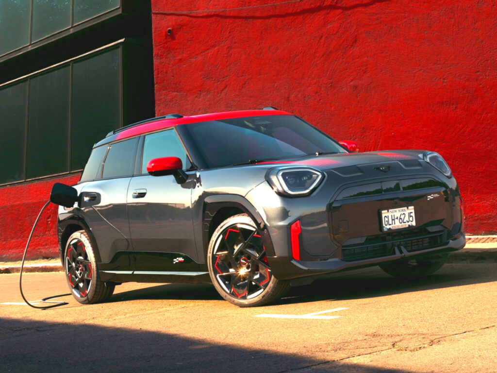 오매불망 기다렸는데 "드디어 나온다"…한 번 빠지면 답 없다는 車, 뭐길래? 4 Launch of two MINI JCW electric cars (4)