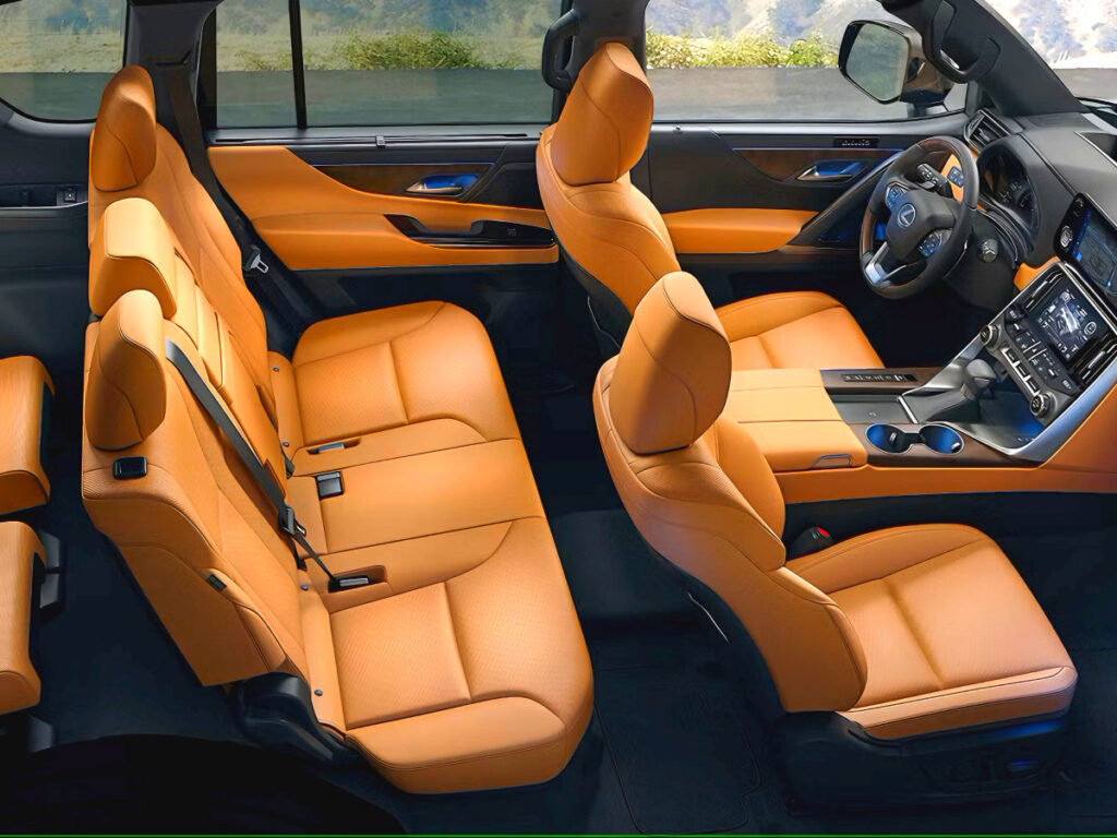 SUV 인데 "뒷자석 승차감 끝판왕"…큰 車 원하는 아빠들, 한국 출몰 소식에 '환호' 1 Lexus LX 700h Hybrid launched