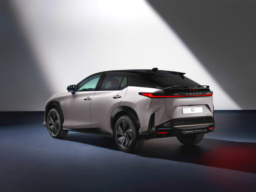 변속감 구현한 전기차 "스포츠카급 퍼포먼스"…운전이 재밌어진다 4 Lexus unveils new RZ (4)