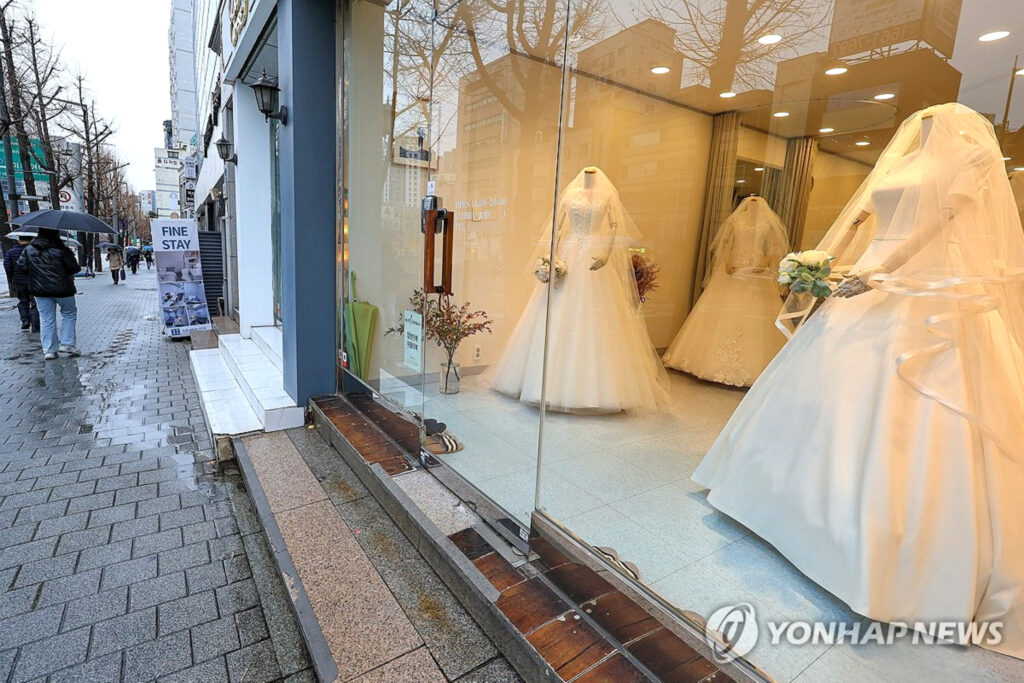 '이게 될까?' 싶었는데 "한국이 드디어"...바닥 찍고 들려온 소식에 전국민 '방긋' 4 결혼 출산 회복세