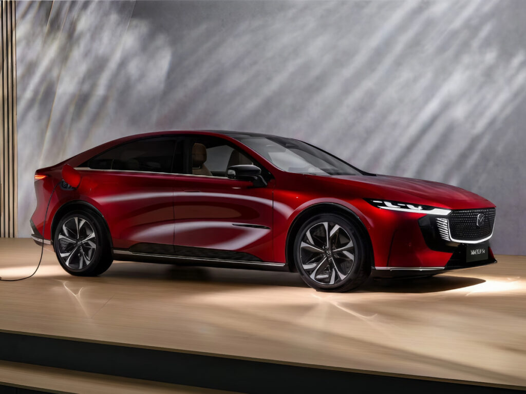 "일본차인데 670만 원 싸게 판다?"…혜성처럼 등장한 쏘나타급 전기 세단 4 Mazda 6e launches in Europe (4)