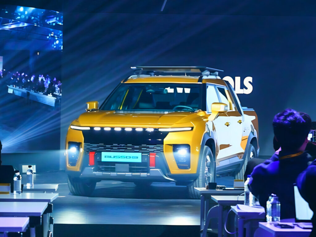 "진짜 칼을 칼았구나"...20년 만에 부활하더니, 90분 만에 완판된 車 2 Musso EV contracts exceed 3200 units (2)