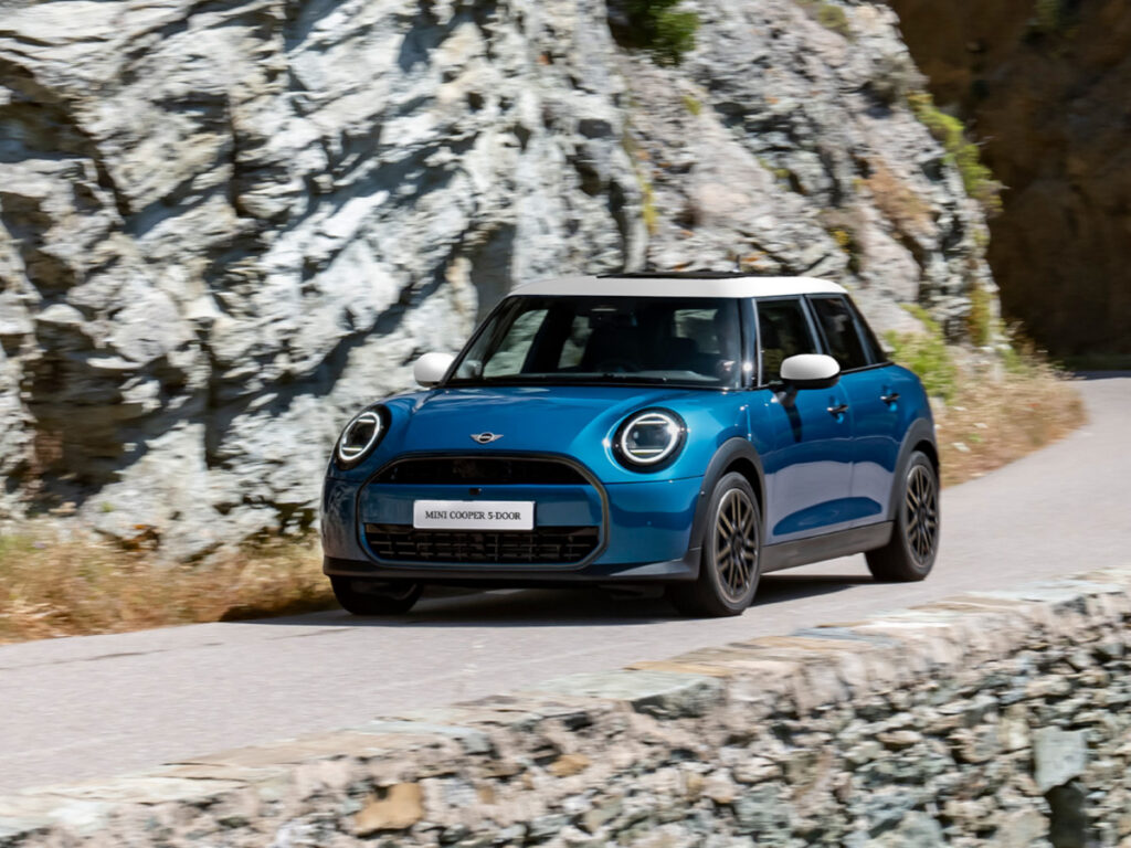 작다고 무시? "큰코다쳐요"… 엄청난 진화로 여심 '공략' 본격화 2 New MINI Cooper C 5 Door Launched (2)