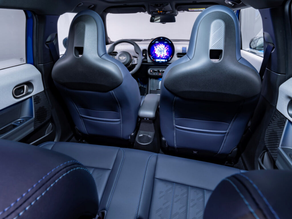 작다고 무시? "큰코다쳐요"… 엄청난 진화로 여심 '공략' 본격화 3 New MINI Cooper C 5 Door Launched (3)