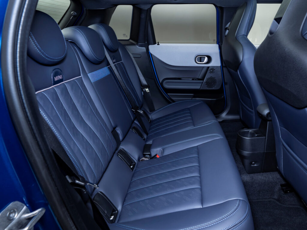 작다고 무시? "큰코다쳐요"… 엄청난 진화로 여심 '공략' 본격화 6 New MINI Cooper C 5 Door Launched (6)