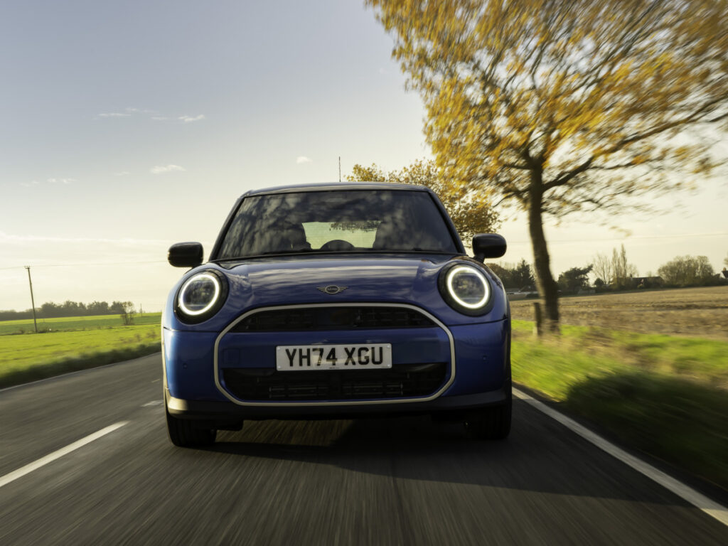 작다고 무시? "큰코다쳐요"… 엄청난 진화로 여심 '공략' 본격화 7 New MINI Cooper C 5 Door Launched (7)