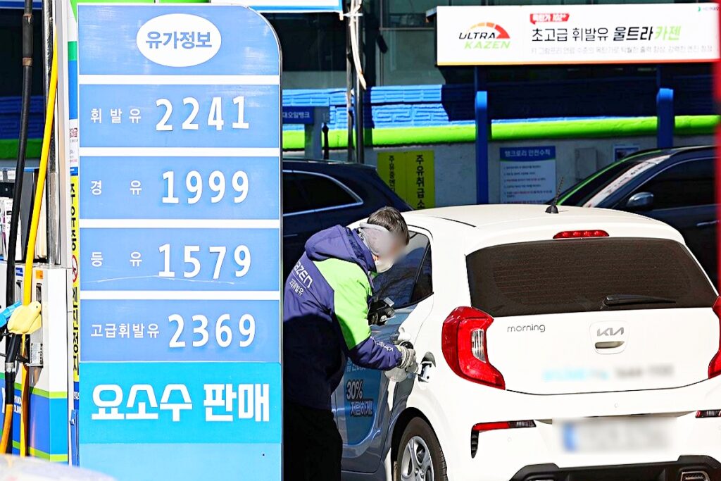 소비자들 '분통'..."오를 땐 즉각 오르더니 내릴 땐 왜 이래요" 이유가 있었다? 3 유가