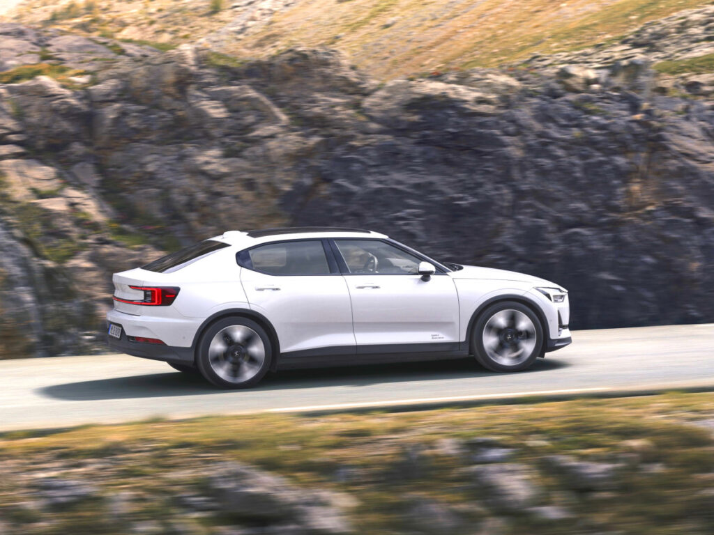 "이런 게 나올 줄 몰랐다"…한국 출몰 예정인 4천만 원 대 세단, 가성비 미쳤네 1 Polestar2 Standard coming to Korea