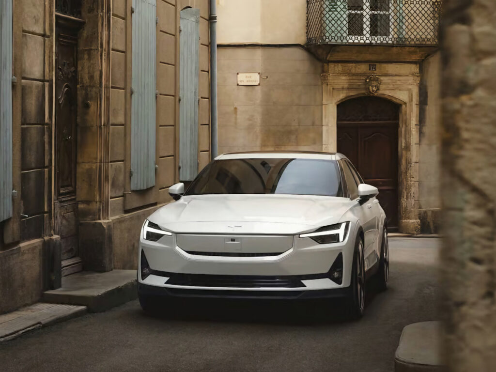 "이런 게 나올 줄 몰랐다"…한국 출몰 예정인 4천만 원 대 세단, 가성비 미쳤네 2 Polestar2 Standard coming to Korea (2)