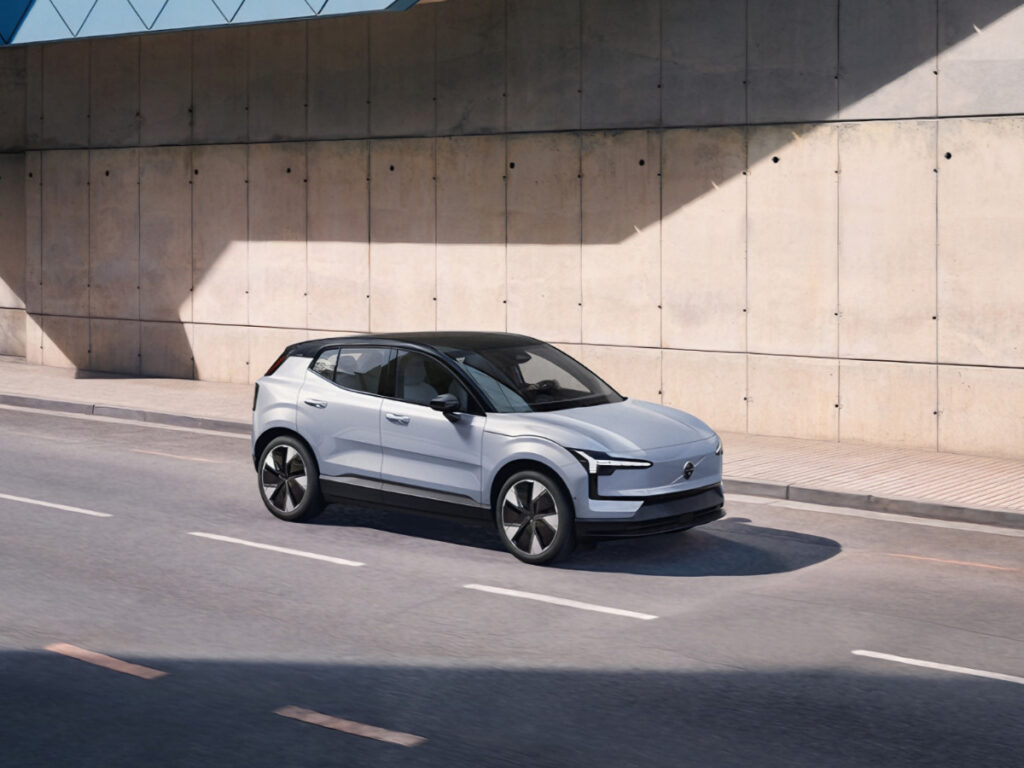 "이런 게 나올 줄 몰랐다"…한국 출몰 예정인 4천만 원 대 세단, 가성비 미쳤네 4 Polestar2 Standard coming to Korea (4)