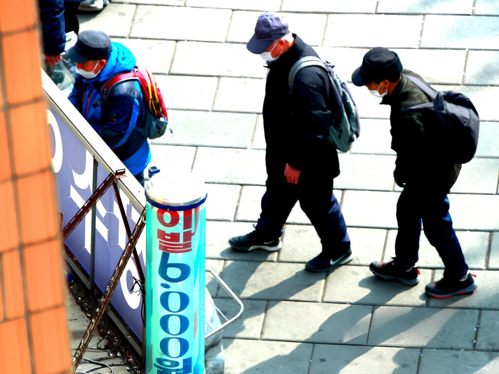 퇴직금까지 털었는데 “노후도 막막해요”… 5060 덮친 현실에 ‘한숨만 푹’ 1 퇴직 후 자영업