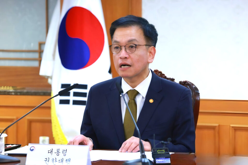 어려운 서민들 위해 "정부가 나섰다"...그러나 '시큰둥한' 반응, 대체 왜? 5 Problems with microfinancing (4)