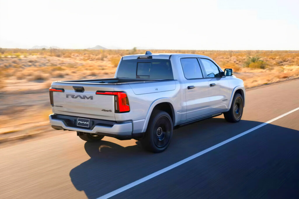 1100km 주행하는 픽업트럭 "진짜가 나타났다"…모두가 알던 전기차가 아니다 8 Ram 1500 Ramcharger Unveiled (8)