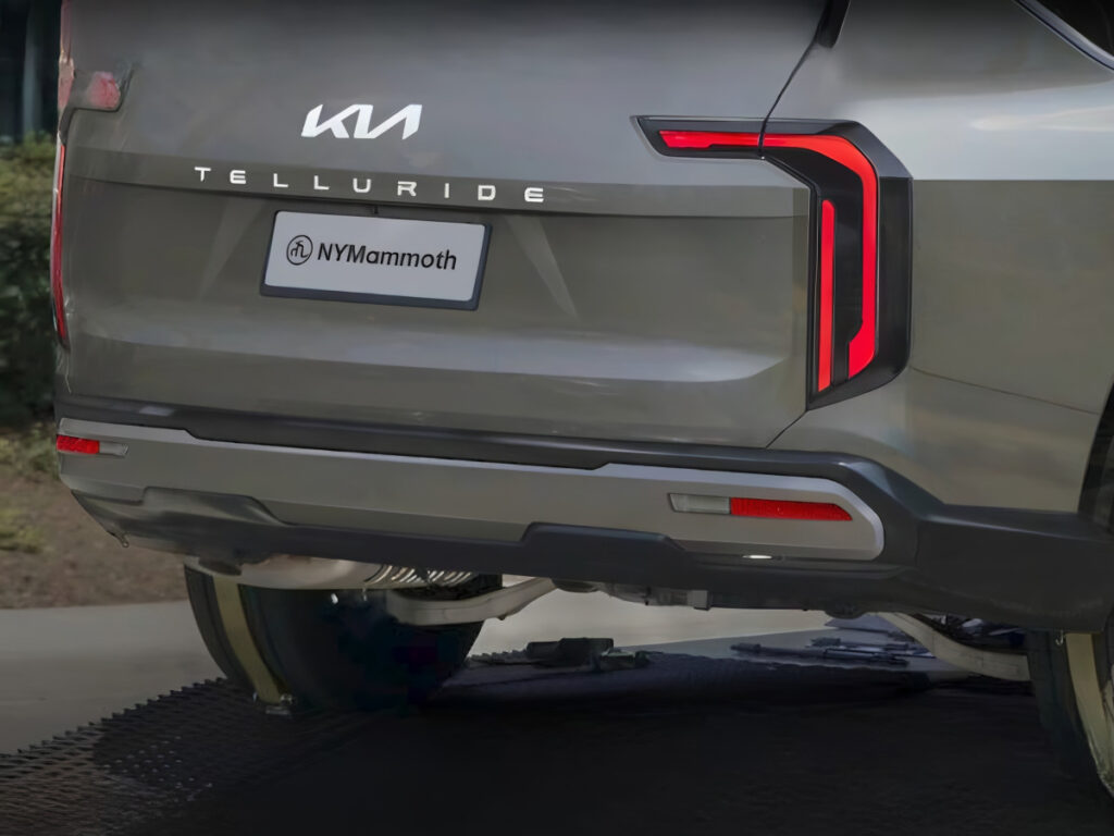 "팰리세이드도 한 수 접겠네"…대형 SUV 사랑하는 한국인들, 신차 기대감에 '반응 폭발' 4 Rear view of the new Telluride (4)