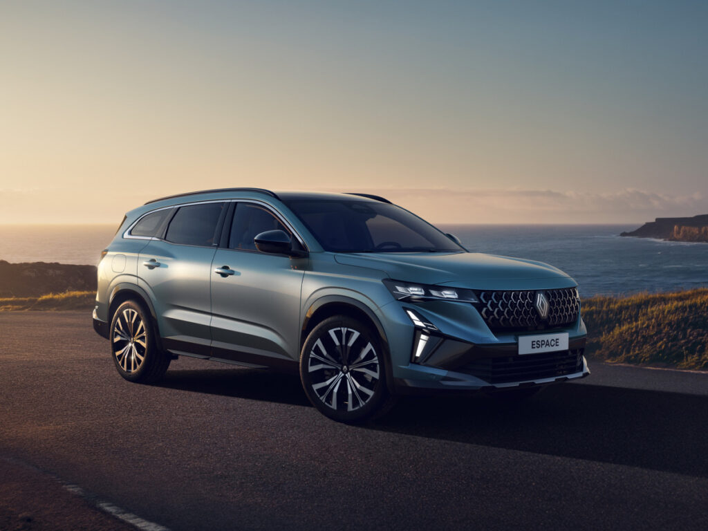 "그랑 콜레오스는 비교도 안돼" 르노, 40년 만에 새 옷 입힌 엄청난 SUV 공개 2 Renault unveils new Espace (2)