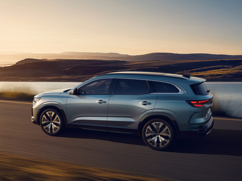 "그랑 콜레오스는 비교도 안돼" 르노, 40년 만에 새 옷 입힌 엄청난 SUV 공개 3 Renault unveils new Espace (3)