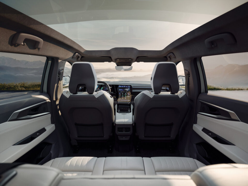 "그랑 콜레오스는 비교도 안돼" 르노, 40년 만에 새 옷 입힌 엄청난 SUV 공개 5 Renault unveils new Espace (5)