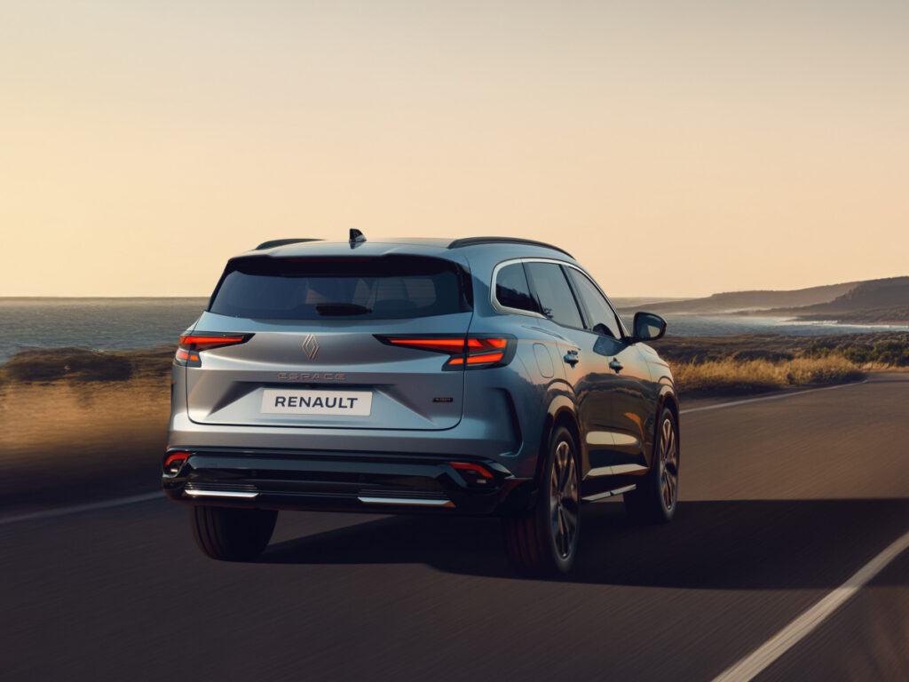 "그랑 콜레오스는 비교도 안돼" 르노, 40년 만에 새 옷 입힌 엄청난 SUV 공개 6 Renault unveils new Espace (6)
