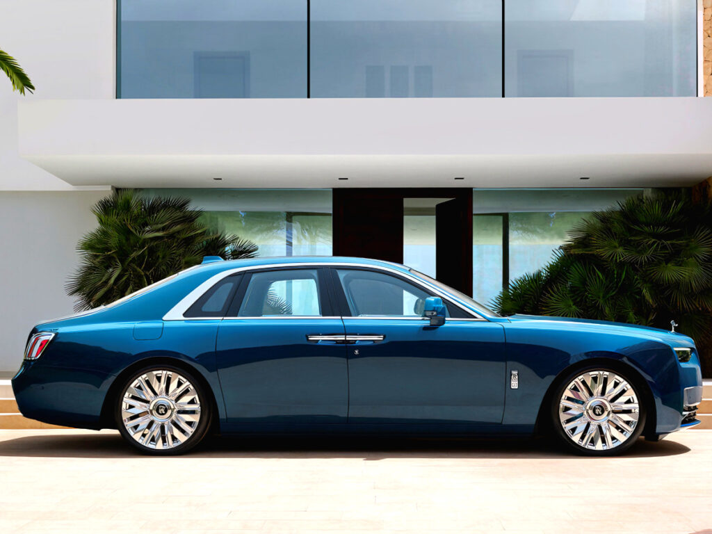 "121년? 역시나 달랐다"…벤틀리도 한 수 접는다는 車, 이렇게나 바뀌다니 1 Rolls-Royce launches new Ghost series