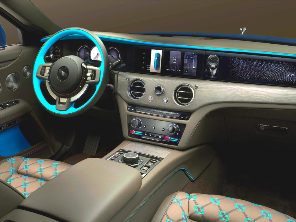 "121년? 역시나 달랐다"…벤틀리도 한 수 접는다는 車, 이렇게나 바뀌다니 3 Rolls-Royce launches new Ghost series (3)