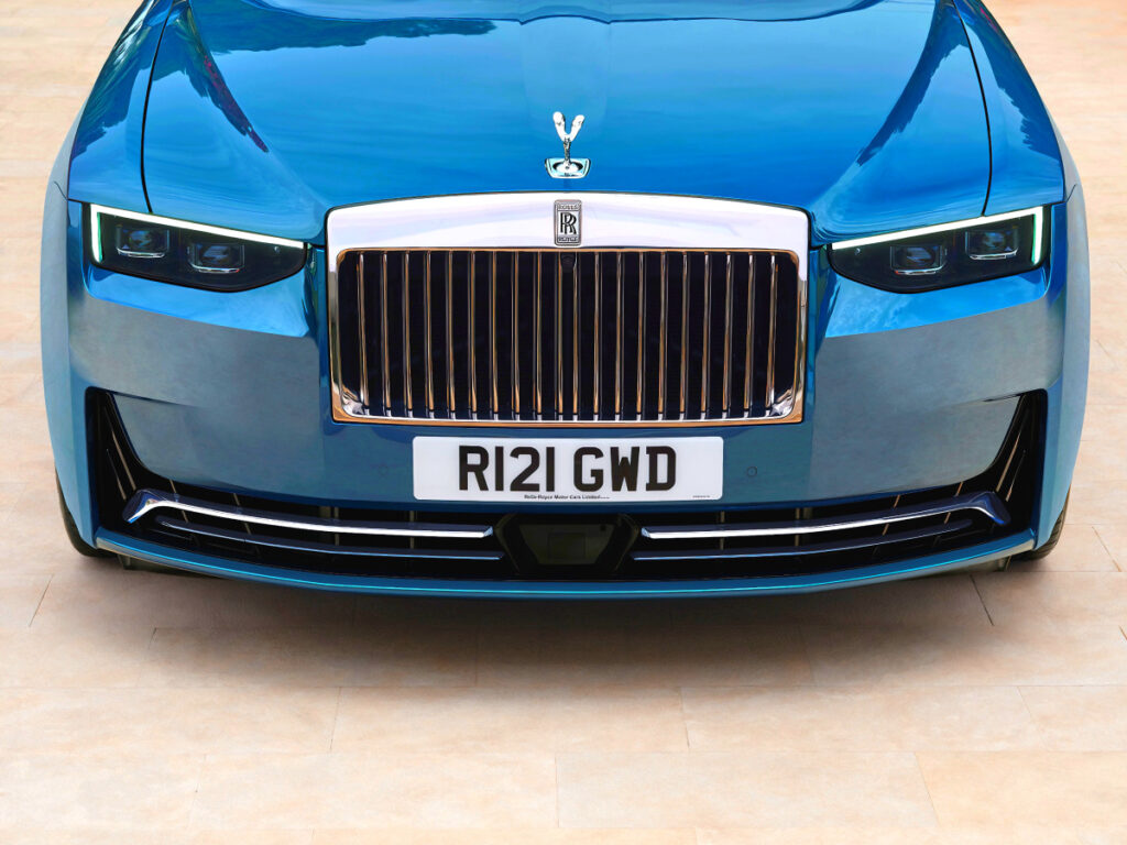 "121년? 역시나 달랐다"…벤틀리도 한 수 접는다는 車, 이렇게나 바뀌다니 4 Rolls-Royce launches new Ghost series (4)
