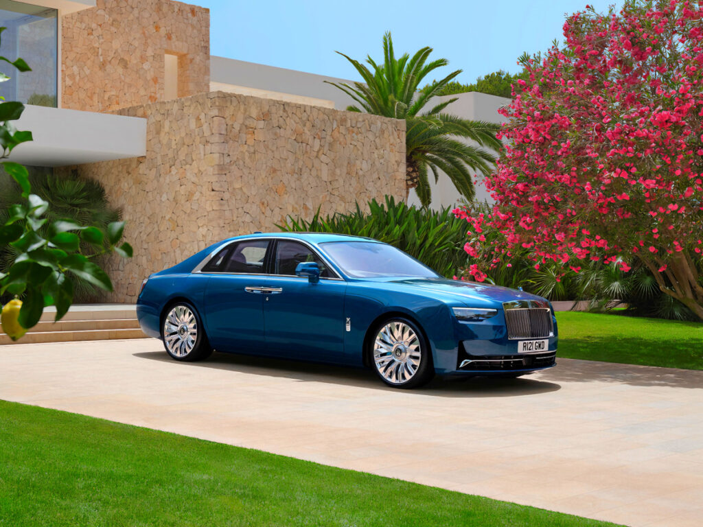 "121년? 역시나 달랐다"…벤틀리도 한 수 접는다는 車, 이렇게나 바뀌다니 5 Rolls-Royce launches new Ghost series (5)