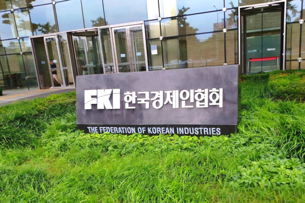 간신히 버텼는데 "매달 뭉칫돈이 사라진다"...폭삭 내려앉자 '충격' 3 Self-employment plummets (3)