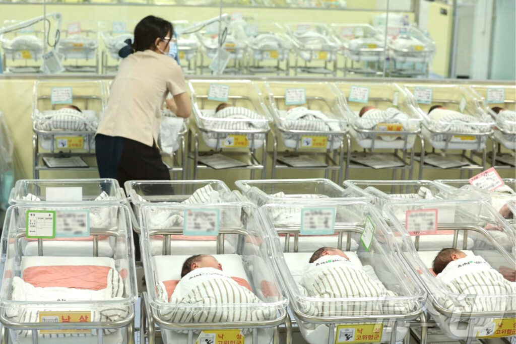 괄약근 조이면 애 낳는다더니 "한국 이제 어떡해요"…드러난 민낯에 '발칵' 3 서울시 저출산 대책 논란