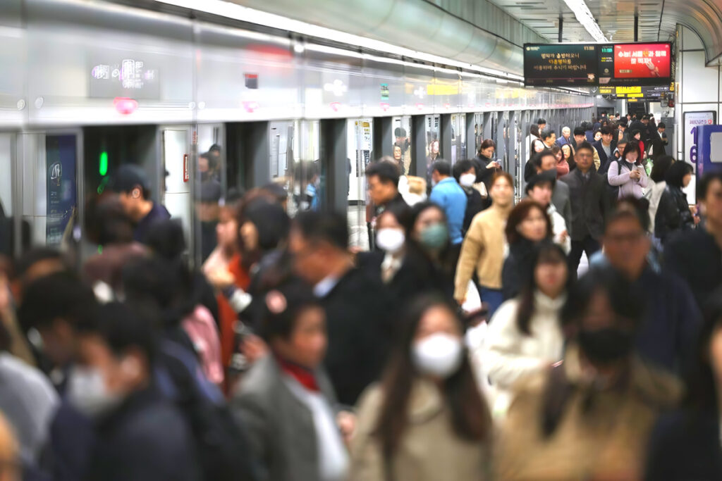 지금까지 돈 안 내고 탔는데 "이걸 왜 이제야"…은퇴 앞둔 5060 '술렁' 3 Subway Seniors Ride Free (3)