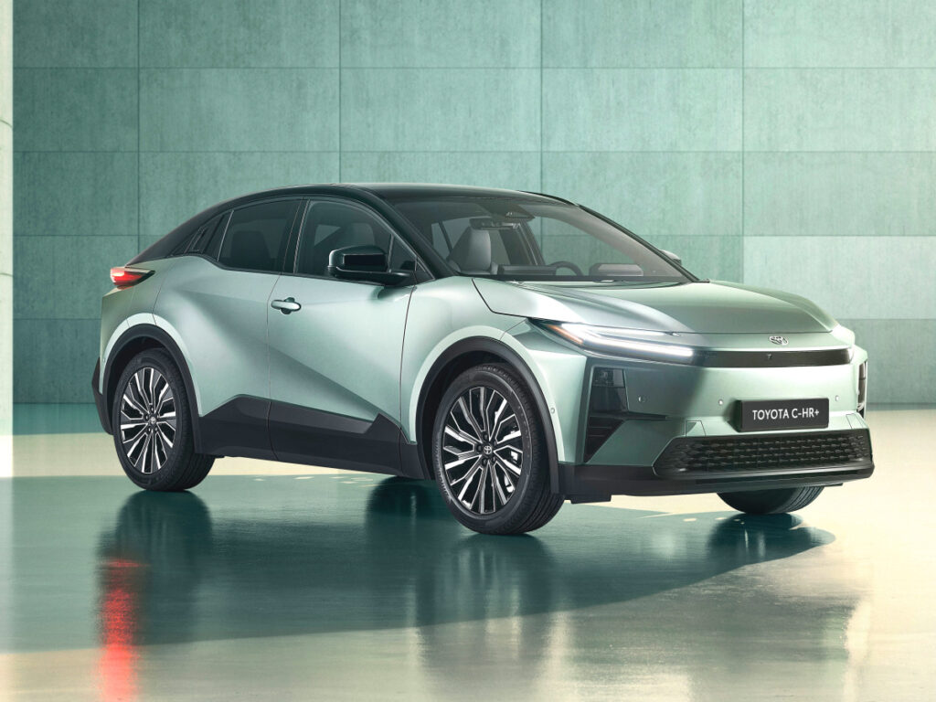 중국보다 늦었는데도 "600km가는 전기차 공개"…세계 1위 브랜드 역시나 6 Toyota C-HR Plus Revealed (6)